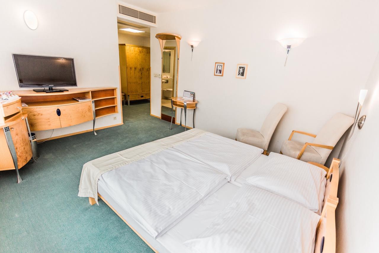 ברטיסלאבה Hotel Set מראה חיצוני תמונה
